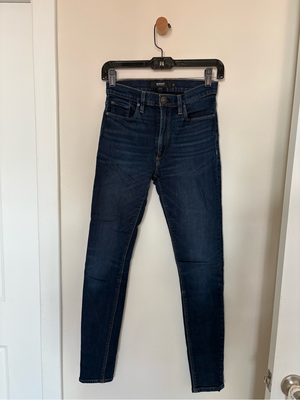 HUDSON Barbara Super Skinny Ankle Jean 25